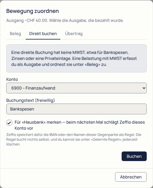 Derselbe Dialog für einen Ausgang von CHF 40, Reiter «Direkt buchen»: der Hinweis, dass eine direkte Buchung keine MWST hat, das Konto «6900 – Finanzaufwand», der Buchungstext «Bankspesen», das gesetzte Häkchen, um das Konto für die Hausbank zu merken, und der Knopf «Buchen».