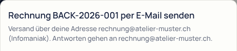 Kopf des Versanddialogs einer Rechnung: «Versand über deine Adresse rechnung@atelier-muster.ch (Infomaniak). Antworten gehen an rechnung@atelier-muster.ch.»